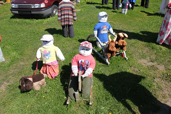 046-Сад кукол